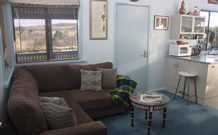 Cockatoo Cottage Pooncarie - Kingaroy Accommodation 0