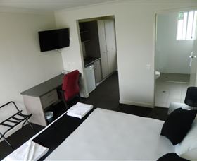 Dooleys Tavern And Motel Springsure - Kingaroy Accommodation 0