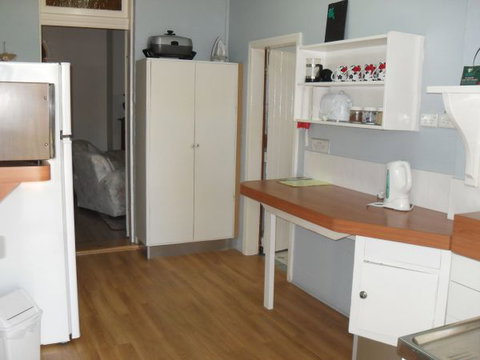 Aaron Cottage - Kingaroy Accommodation 3