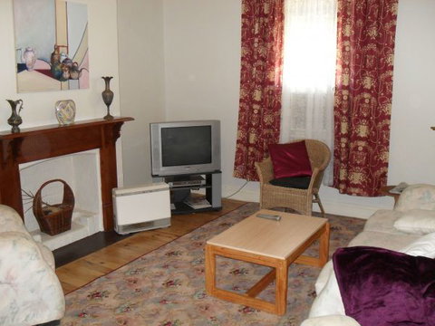 Aaron Cottage - Kingaroy Accommodation 4