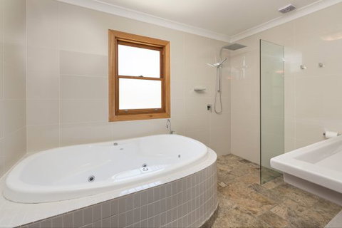 Elderslie House - Kingaroy Accommodation 123