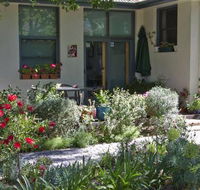 Practically Lakeside B and B - Kingaroy Accommodation