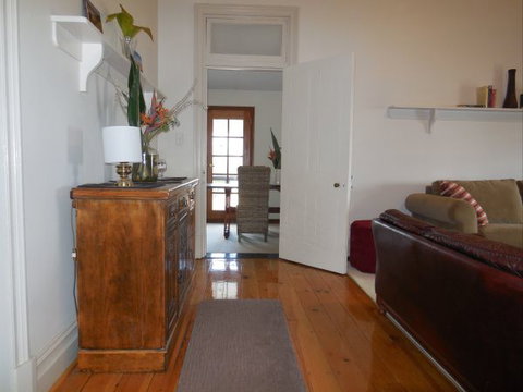 Book Keepers Cottage Waikerie - Kingaroy Accommodation 4