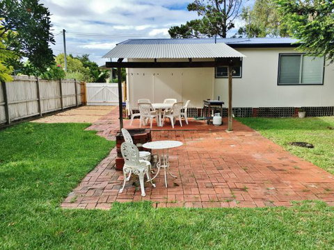 Summer Retreat - Kingaroy Accommodation 1