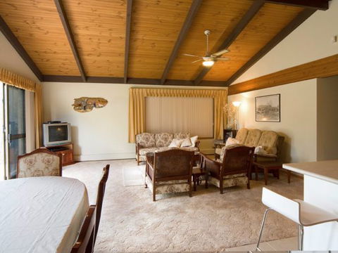 Chisholm Heights CBD Accommodation - Kingaroy Accommodation 0