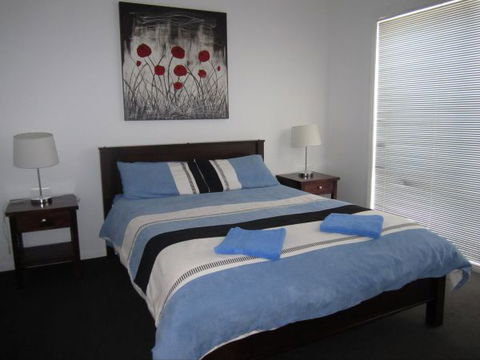 The Waterfront Dolphin - Kingaroy Accommodation 2