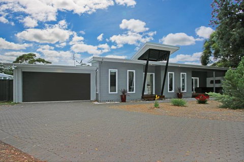 Poolside - Kingaroy Accommodation 0