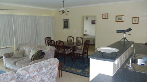 Somersea House - Kingaroy Accommodation 2