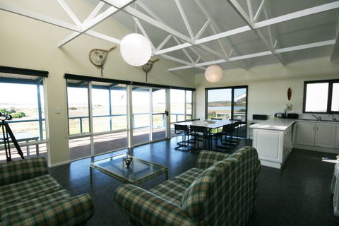 LJ Hooker Goolwa Holiday Rentals - 25 Barrage Road, Goolwa South - Kingaroy Accommodation 1