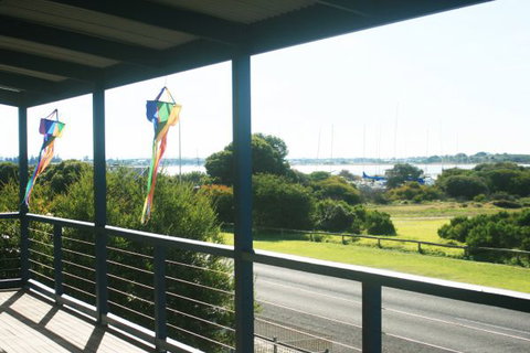 LJ Hooker Goolwa Holiday Rentals - 25 Barrage Road, Goolwa South - Kingaroy Accommodation 2