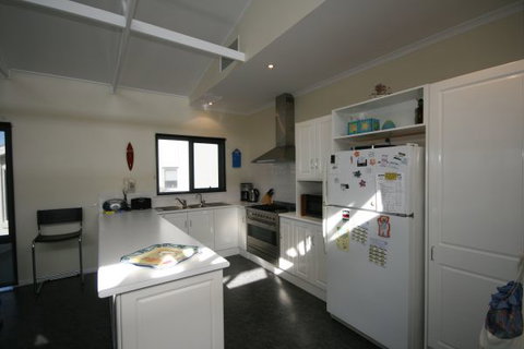 LJ Hooker Goolwa Holiday Rentals - 25 Barrage Road, Goolwa South - Kingaroy Accommodation 3