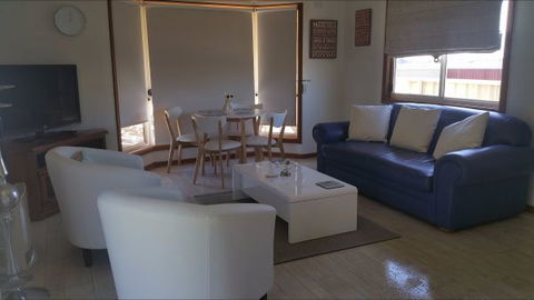 Must Love Dogs B&B And Self-Contained Cottage - Kingaroy Accommodation 9