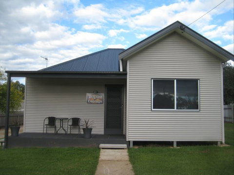 Sapphire Cottage - Kingaroy Accommodation 1