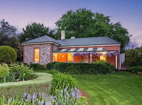 Dumas House - Kingaroy Accommodation 1