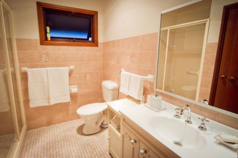 Camden Hillview - Kingaroy Accommodation 5