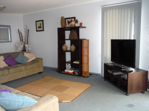 Wallaroo Waves - Kingaroy Accommodation 1