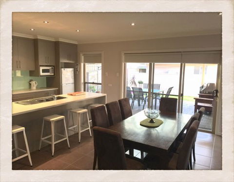 Adore 6 Villa - Kingaroy Accommodation 2