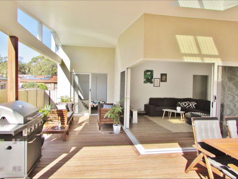 All Decked Out: Lake Conjola - Kingaroy Accommodation 2