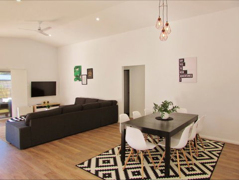All Decked Out: Lake Conjola - Kingaroy Accommodation 4