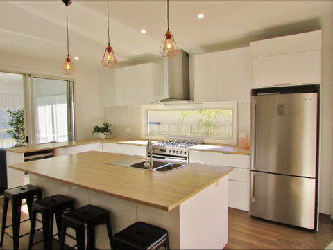 All Decked Out: Lake Conjola - Kingaroy Accommodation 6