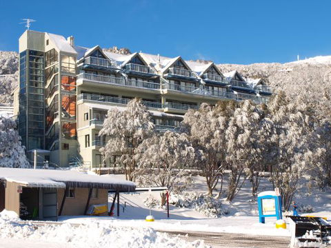 Falls Creek Country Club - Kingaroy Accommodation 0