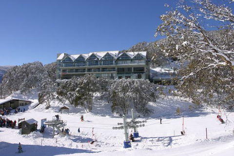 Falls Creek Country Club - Kingaroy Accommodation 1