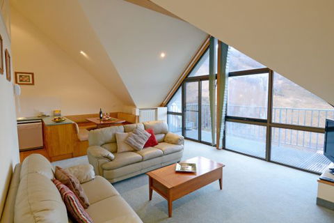 Falls Creek Country Club - Kingaroy Accommodation 4