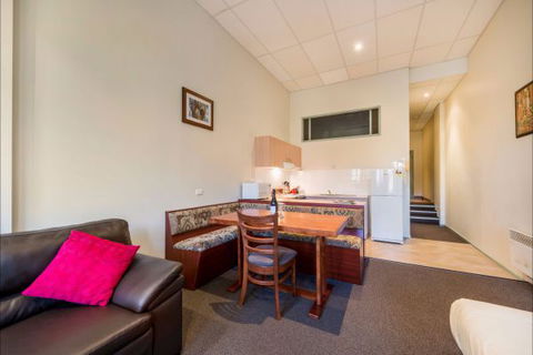Falls Creek Country Club - Kingaroy Accommodation 7