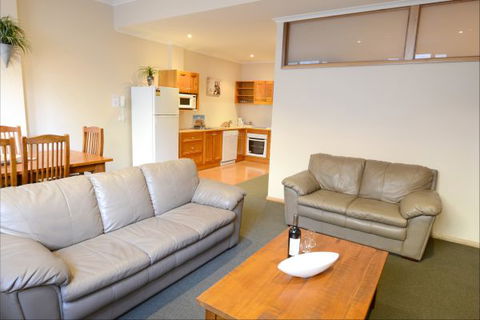 Falls Creek Country Club - Kingaroy Accommodation 9