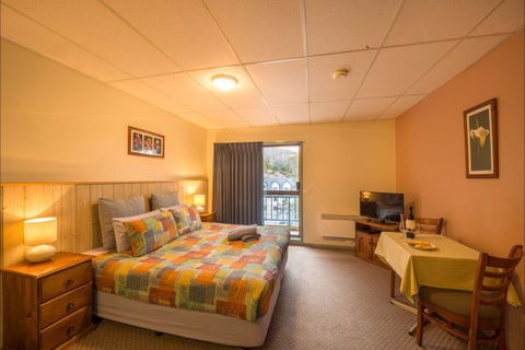 Falls Creek Country Club - Kingaroy Accommodation 8