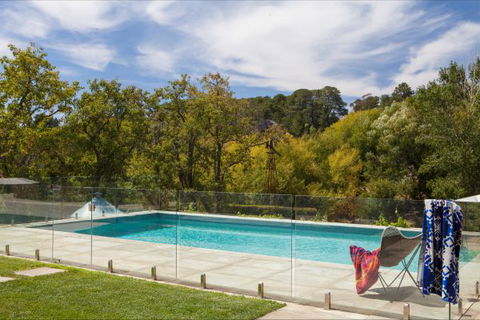 Flop House - Kingaroy Accommodation 2