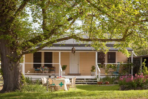 Flop House - Kingaroy Accommodation 8