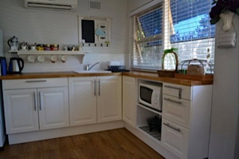 Garden Cottage B And B - Kingaroy Accommodation 2