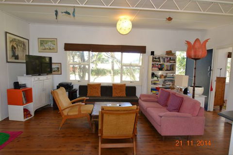 The Classic Beach House - Kingaroy Accommodation 2