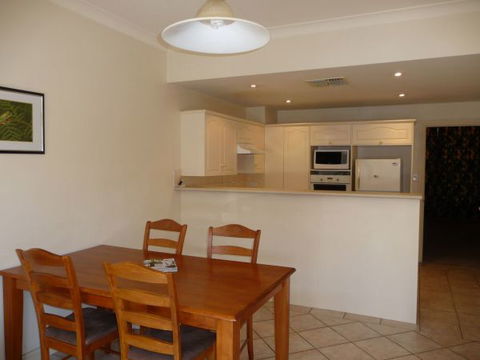 Villa On Louisa - Kingaroy Accommodation 4