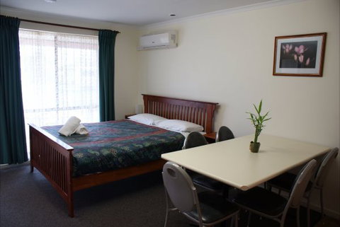 Warrnambool Holiday Park And Motel - Kingaroy Accommodation 1