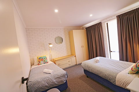 Aquarius Merimbula - Kingaroy Accommodation 4