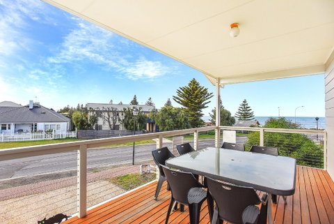 Ariadne - A Hop Skip And A Jump To The Beach With Sea Views - Kingaroy Accommodation 1