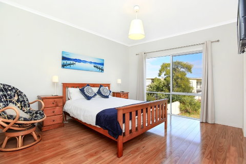 Ariadne - A Hop Skip And A Jump To The Beach With Sea Views - Kingaroy Accommodation 6