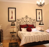 Azalea Cedar-Rose Villa - Kingaroy Accommodation