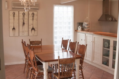Azalea Cedar-Rose Villa - Kingaroy Accommodation 5