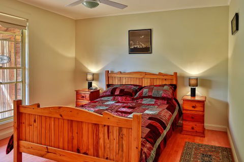 Coach House Hill Cottage - Kingaroy Accommodation 2