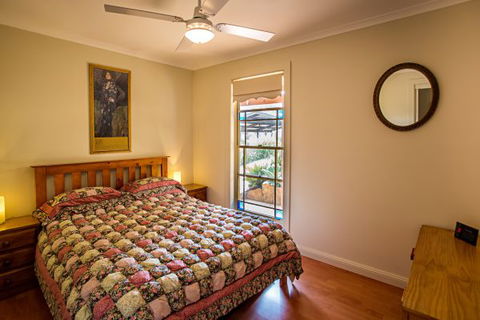 Coach House Hill Cottage - Kingaroy Accommodation 3