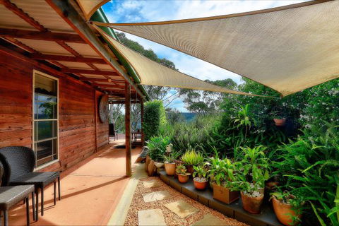 Coach House Hill Cottage - Kingaroy Accommodation 7
