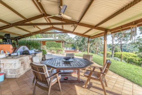 Coach House Hill Cottage - Kingaroy Accommodation 9