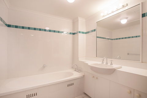 Fathoms 6 - Kingaroy Accommodation 7