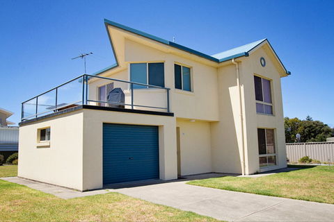 Fensom's Holiday Home - Kingaroy Accommodation 0