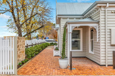 Grandview Accommodation - The Elm Tree Apartments - Kingaroy Accommodation 0