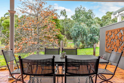 Grandview Accommodation - The Elm Tree Apartments - Kingaroy Accommodation 9