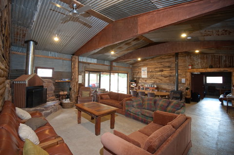 Howqua Valley Views - Kingaroy Accommodation 1